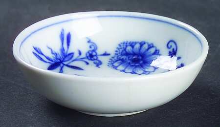 Blue Onion ("Sword" Backstamp) Salt Cellar