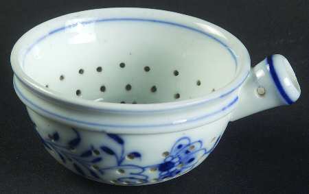 Blue Onion ("Sword" Backstamp) Tea Strainer No Bowl