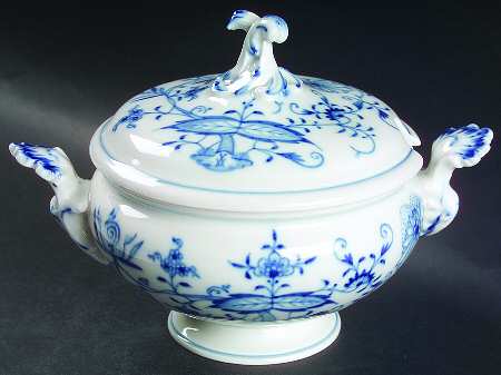 Blue Onion ("Sword" Backstamp) Sauce Boat & Lid