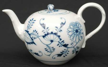 Blue Onion ("Sword" Backstamp) Teapot & Lid