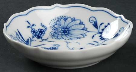 Blue Onion ("Sword" Backstamp) Sauce Dip