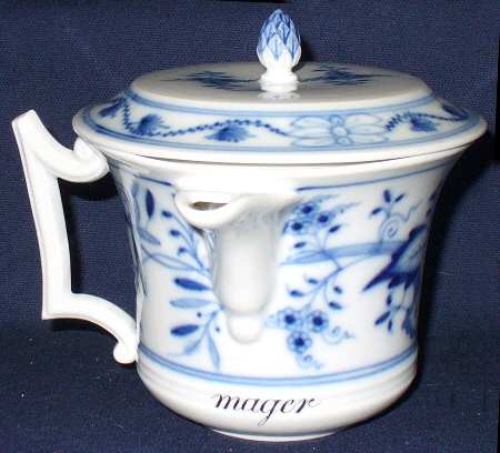 Blue Onion ("Sword" Backstamp) Gravy Boat & Lid