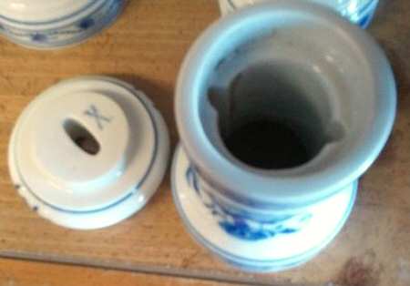 Blue Onion ("Sword" Backstamp) Spice Jar & Lid with Strainer