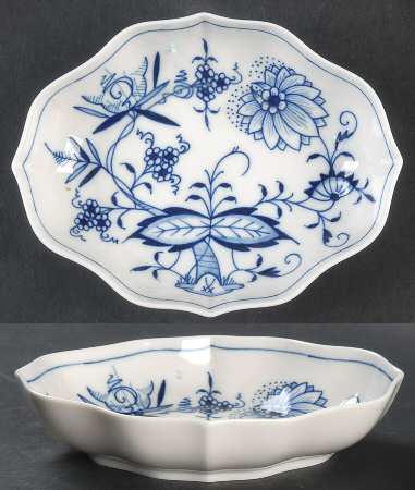 Blue Onion ("Sword" Backstamp) 6" Oval Tray