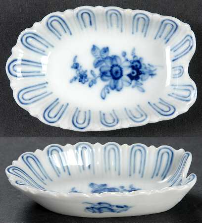 Blue Onion ("Sword" Backstamp) Individual Salt Dip