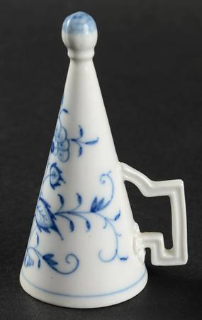 Blue Onion ("Sword" Backstamp) Candle Snuffer