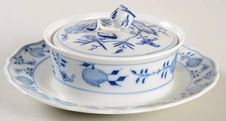 Blue Onion ("Sword" Backstamp) Round Covered Butter with Attached Underplate