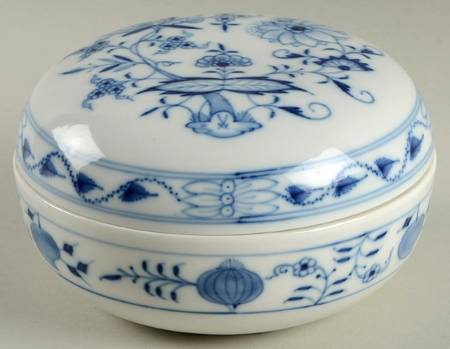 Blue Onion ("Sword" Backstamp) 6" Round Box & Lid