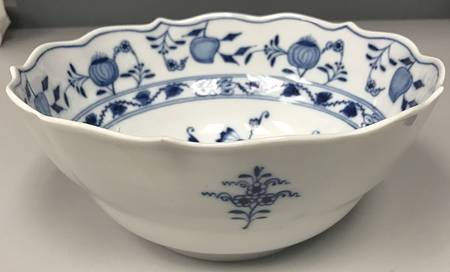 Blue Onion ("Sword" Backstamp) Fruit/Dessert (Sauce) Bowl