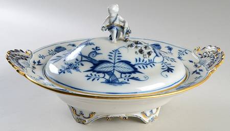 Blue Onion ("Sword" Backstamp) Round Covered Vegetable