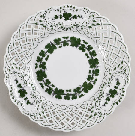 Full Green Vine (Scalloped, Gold Trim) Pierced Dessert/Pie Plate