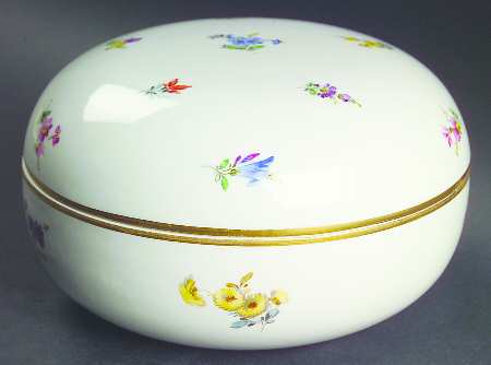 Scattered Flowers ("X" Backstamp) Round Box & Lid