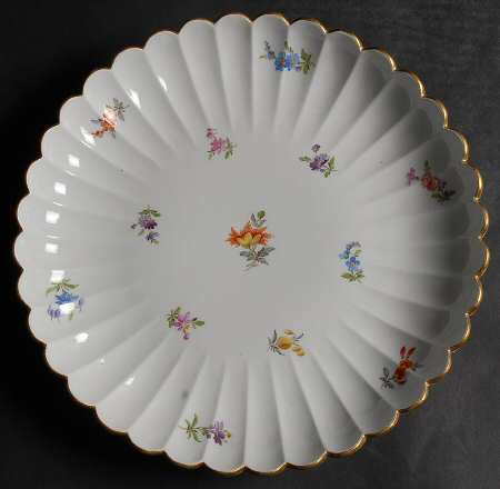 Scattered Flowers ("X" Backstamp) Cake Plate