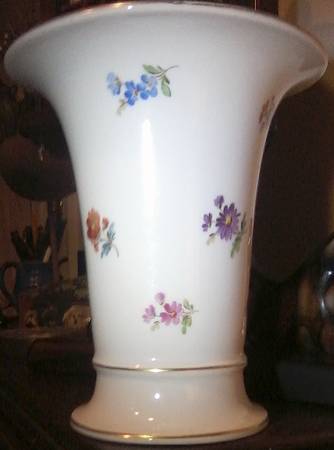 Scattered Flowers ("X" Backstamp) 6" Flared Vase
