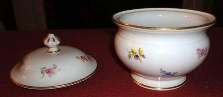 Scattered Flowers ("X" Backstamp) Sugar Bowl & Lid
