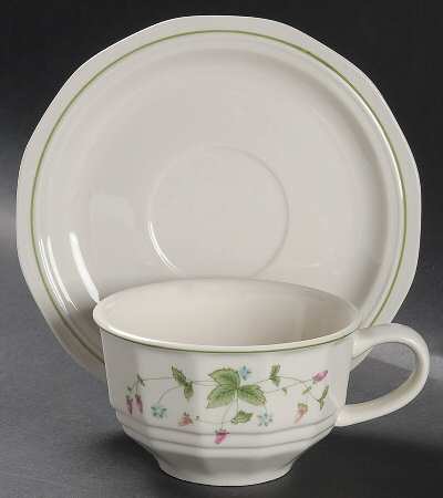 Wild Berry Flat Cup & Saucer Set