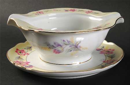 The Belmont Gravy Boat with Attached Underplate