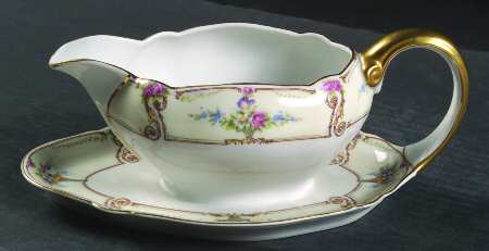The Empress Gravy Boat with Attached Underplate