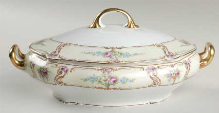 The Empress Oval Covered Vegetable