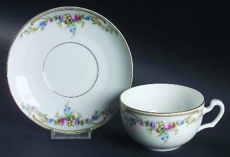 The Kenmore Oversized Cup & Saucer Set