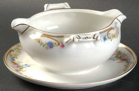 The Kenmore Gravy Boat with Attached Underplate