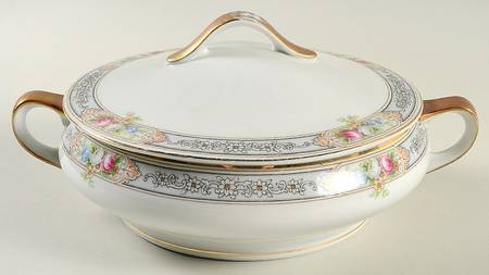 Melba Round Covered Vegetable