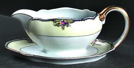 The Minto (Rim) Gravy Boat with Attached Underplate