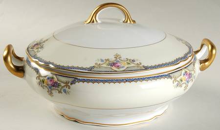 The Minto (Rim) Round Covered Vegetable