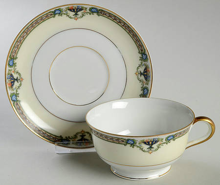MUE15 Footed Cup & Saucer Set