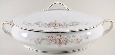 MUE39 Oval Covered Vegetable