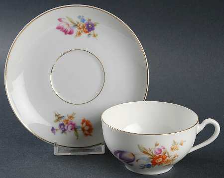 MUE7 Flat Cup & Saucer Set