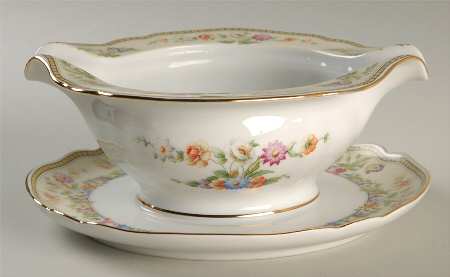 The Norfolk Gravy Boat with Attached Underplate
