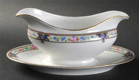 The Turin Gravy Boat with Attached Underplate