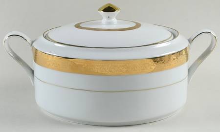Magnificence Oval Covered Vegetable