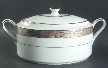 Magnificence Platinum Oval Covered Vegetable