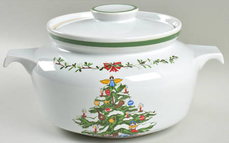 Holiday 3 Quart Round Covered Casserole
