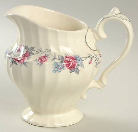 Debutante Creamer