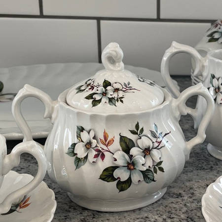 Dogwood Sugar Bowl & Lid