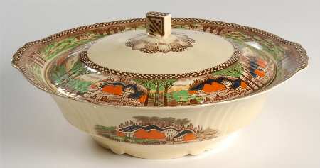 England's Countryside (Scalloped, Gold) Round Covered Vegetable
