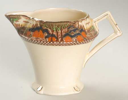 England's Countryside (Scalloped, Gold) Creamer