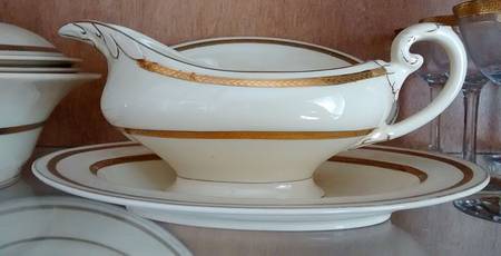 G4756 Gravy Boat with Attached Underplate