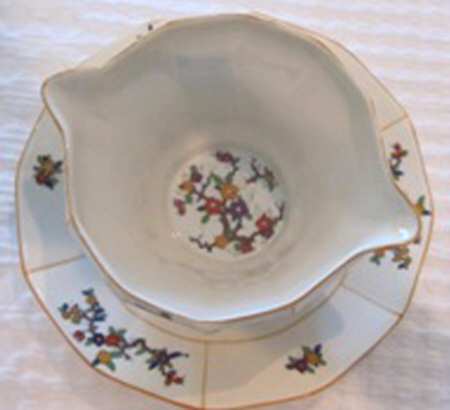 Jasmine Gravy Boat with Attached Underplate