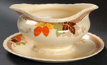 Leaflet Gravy Boat with Attached Underplate