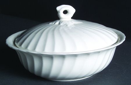 Olde Chelsea White Round Covered Vegetable