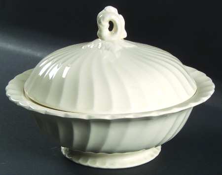 Olde Chelsea White Round Covered Vegetable