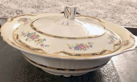 Queen Mary Round Covered Vegetable