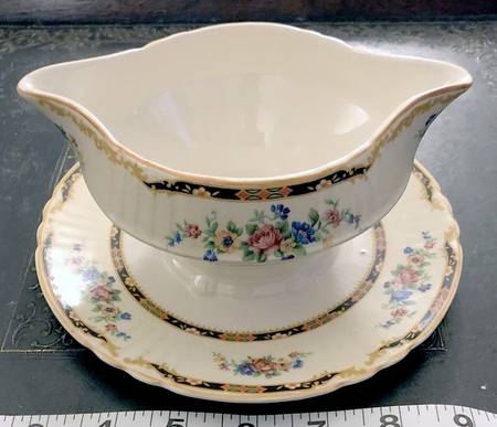 Queen Mary Gravy Boat & Underplate