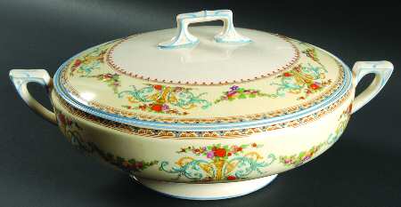 Royal York Round Covered Vegetable
