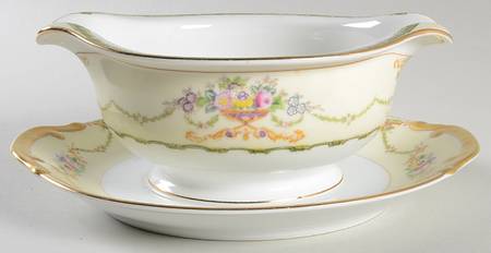 Cavalier Gravy Boat with Attached Underplate
