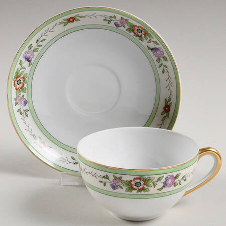 MEI478 Footed Cup & Saucer Set